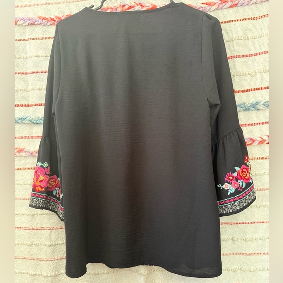 Savanna Jane Black Top with Vibrant Embroidery - Size Small - Picture 7 of 10